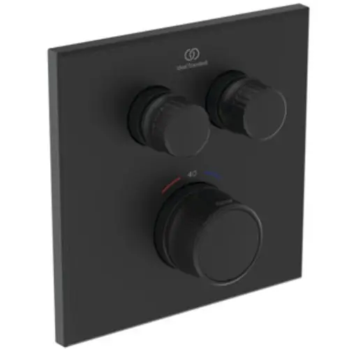 Thermostat von Ideal Standard in Schwarz mit drei Regelknöpfen, darunter eine Temperaturskala in Rot und Blau. Gehäuse mit quadratischer Form.